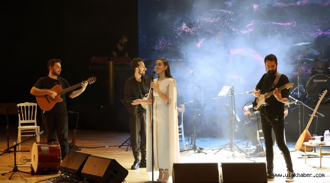 Talas festivalinde muhteşem Elif Buse Doğan konseri