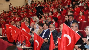 Vali Çiçek ve Başkan Büyükkılıç, 'minik yüreklerin dev korosu' coşkusuna ortak oldu