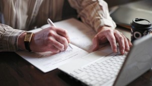 YÖK'ten para karşılığı tez ve ödev yazan kişilere suç duyurusu 