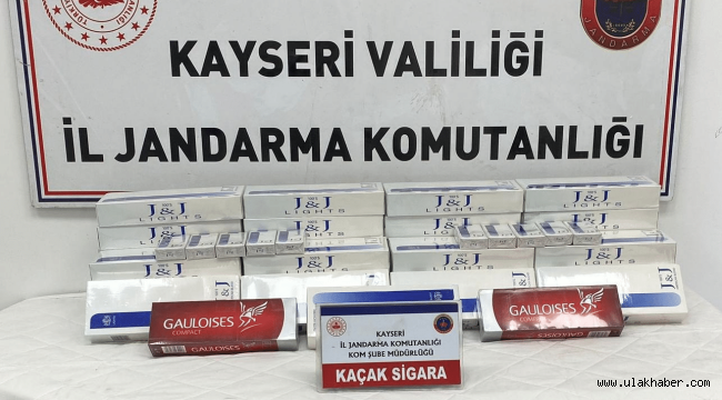 Yol kontrolü yapan jandarma, 400 paket kaçak sigara ele geçirdi