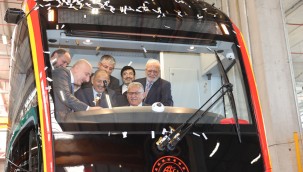Başkan Büyükkılıç, Ankara'da yeni tramvay hattının ilk tramvay aracı teslim törenine katıldı