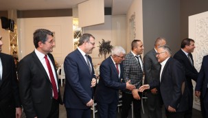 Başkan Büyükkılıç, halk otobüsçüleri ile kucaklaştı