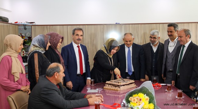 Başkan Esat Öztürk 24 Kasım Öğretmenler Günü'nü kutladı