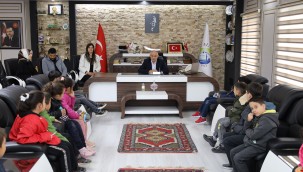 Başkan Esat Öztürk, küçük öğrencilere belediyeciliği anlattı