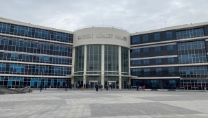 Bir kişiyi bıçakla yaralayan sanıklar hakim karşısına çıktı