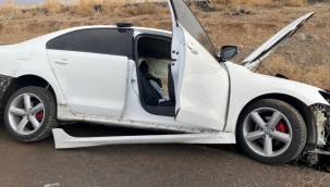 Direksiyon hakimiyetini kaybeden sürücü kaza yaptı