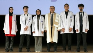 ERÜ'de tıp öğrenimine başlayan 375 öğrenci törenle önlük giydi