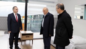 ERÜ Rektörü Altun, hasta yakınları misafirhanelerini ziyaret etti