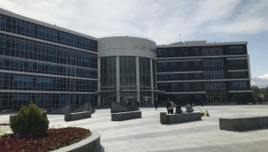 Nişanlısının eski sevgilisini yağmadan tutuklanan sanık hakim karşısında