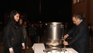 Rektör Altun'dan öğrencilere çorba ikramı