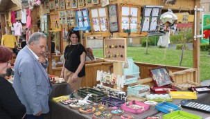 Tarihi meydanda en renkli 'pazar'