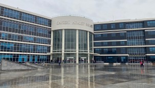 Zarf için gelin arabasının önünü kesen sanıklar, 'yaralama ve yağma' suçundan yargılanıyor