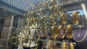 Altın rekor tazelemeye devam ediyor