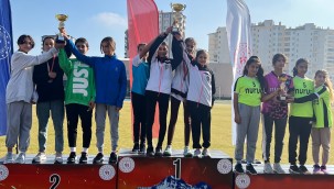 Atatürk Koşusunda Talasgücü'lü atletler kürsüye çıktı