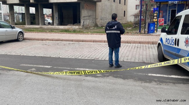 Bağdat Caddesi'ndeki bir büfede, 2 kişi silahla yaralandı