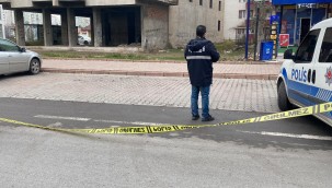 Bağdat Caddesi'ndeki bir büfede, 2 kişi silahla yaralandı