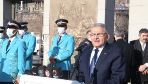 Başkan Büyükkılıç: Kayseri 103 yıldır aynı yerde, aynı kararlılıkla vatanına ve cumhuriyetine sahip çıkıyor