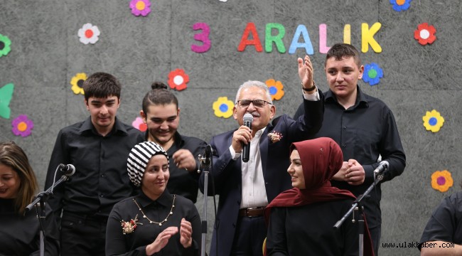 Başkan Büyükkılıç, Türkiye'nin en kapsamlı Engelsiz Yaşam Merkezi'nde özel vatandaşlarla kucaklaştı