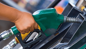 Benzine bir kez daha indirim geldi