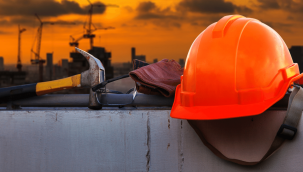 İnşaatta çalışan işçi, yüksekten düşerek ağır yaralandı