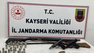 Jandarmanın operasyonunda çok sayıda tüfek ve tabanca ele geçirildi 