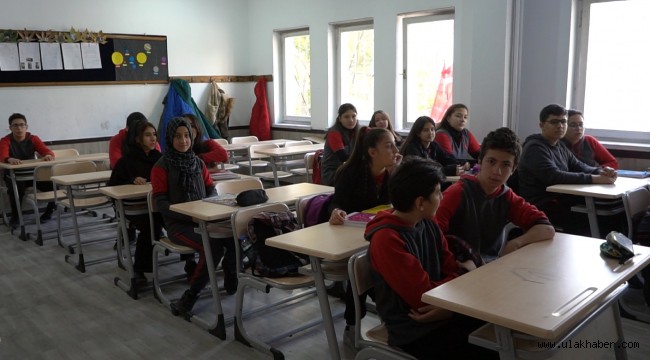 Kayseri'de derslik başına 24 öğrenci düşüyor