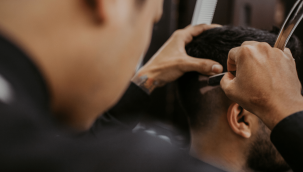 Kuaför ve berberlerin kapanma zorunluluğu ikinci kez ertelendi