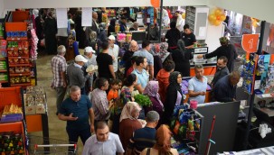 Şehrin markası Şehzade ve Dipgross Marketler''de 25. Yıl indirimleri başladı