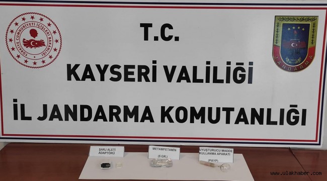 Uyuşturucu getirmek isterken yakalandı 