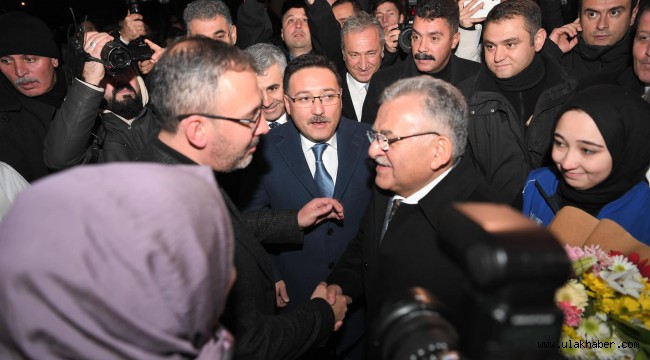 Başkan Büyükkılıç, Bakan Mehmet Kasapoğlu'nu gençlerle birlikte karşıladı