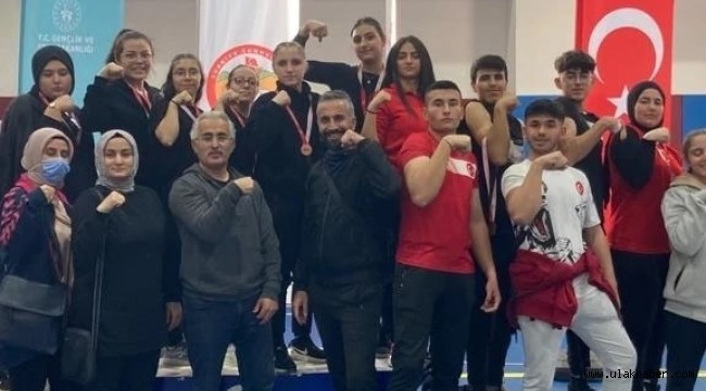 Bilek güreşi sporcuları 21 madalyayla döndü