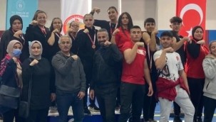 Bilek güreşi sporcuları 21 madalyayla döndü