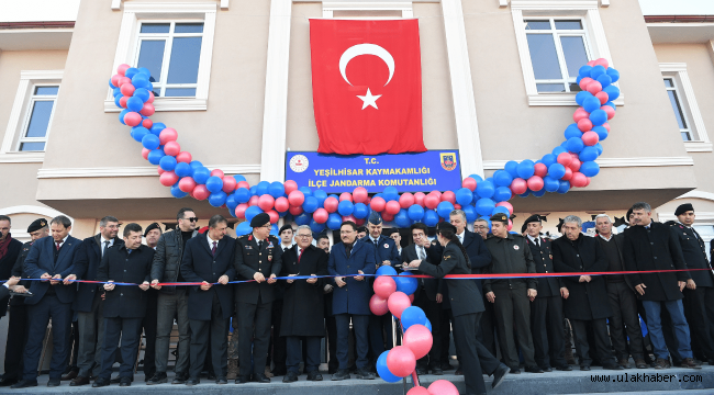 Çiçek ile Büyükkılıç, Yeşilhisar İlçe Jandarma Komutanlığı binasının açılışını yaptı