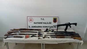 Düğün magandalarının evlerinde adeta cephane bulundu