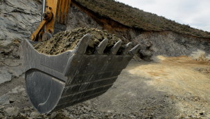 Kayseri Bayramhacı'da kepçeyle su göletine düşen genç, hayatını kaybetti