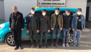 Şüphe üzerine durdurulan araçtan 5 kaçak göçmen çıktı