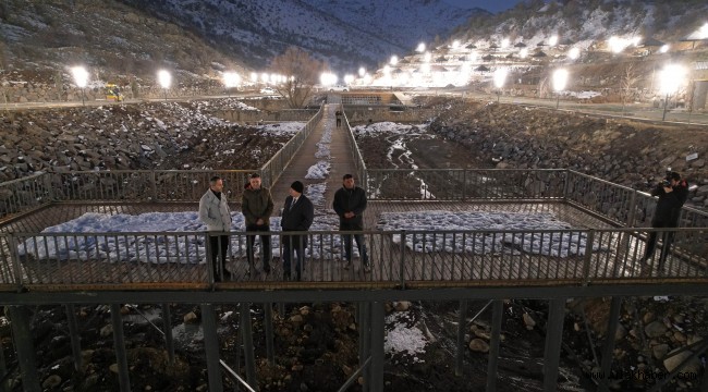 Talas'ın Zincidere 100. Yıl Mesire Alanı gece ışıl ışıl