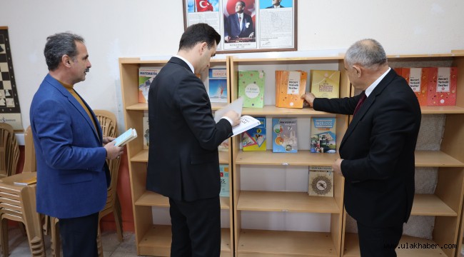 Yahyalı Belediyesi, köy okullarına 5 bin kitap dağıttı