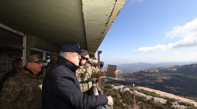 Bakan Akar'dan 'sığınmacı akını' iddialarına sert tepki