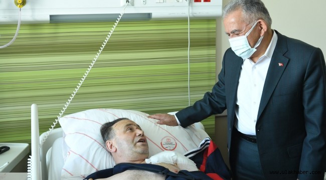 Başkan Büyükkılıç, yaralı depremzedeleri hastanede ziyaret etti