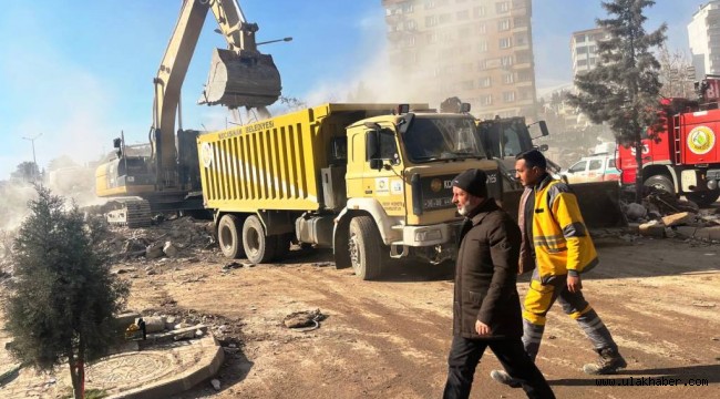 Başkan Çolakbayrakdar: Son yaralar sarılana kadar, afet bölgelerindeyiz