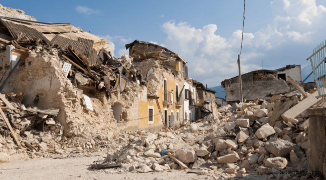 Depremde hayatını kaybedenlerin sayısı 35 bin 418'e yükseldi