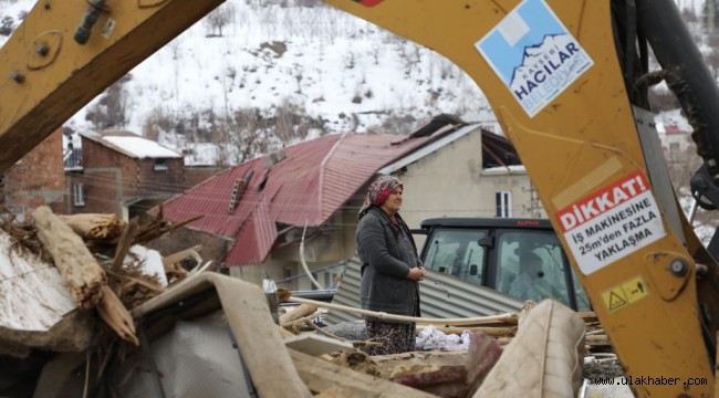 Depremin vurduğu Ericek'te yaralar sarılıyor