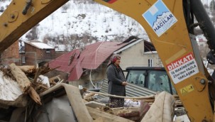 Depremin vurduğu Ericek'te yaralar sarılıyor