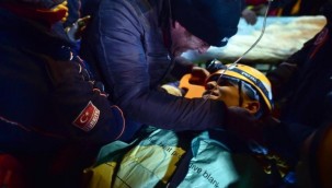 KASKİ ekipleri, 119 saat sonra enkazdan 16 yaşındaki Kamil'i kurtardı