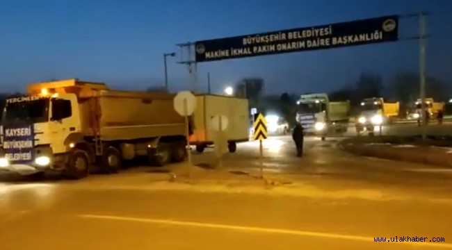 Kayseri Büyükşehir'den deprem bölgesine 5 kamyon, 1 pikap ve 1 karavan daha sevk edildi