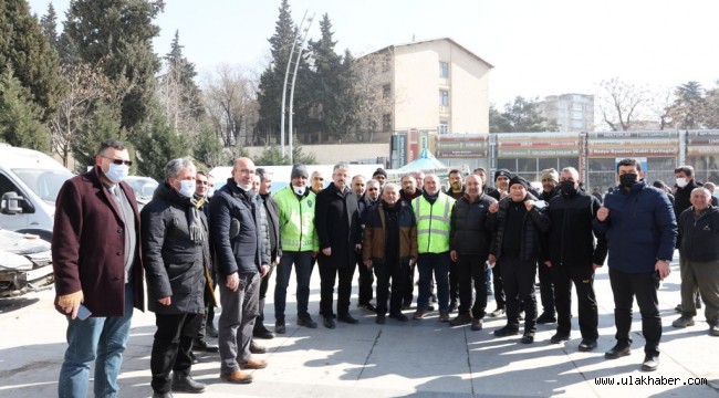 Kayseri Büyükşehir, deprem bölgesinde temizlik çalışmalarına devam ediyor