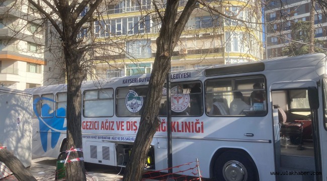 Kayseri Büyükşehir'in gezici ağız ve diş sağlığı kliniği, Hatay'da depremzedelerin hizmetinde