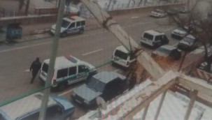 Kayseri'de bir kişi eşini rehin aldı!