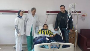 Kayseri'de tedavi gören Fenerbahçeli depremzedeye yeni forma hediye edildi